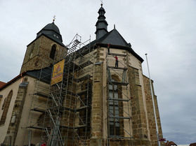 Abbau des Gerüstes an der Südseite (Foto: Karl-Franz Thiede)